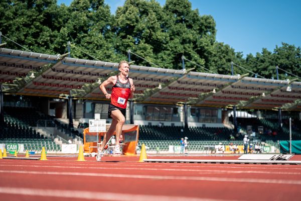 Felix Nadeborn (LG Osnabrueck) ueber 5000m am 03.07.2022 waehrend den NLV+BLV Leichtathletik-Landesmeisterschaften im Jahnstadion in Goettingen (Tag 1)
